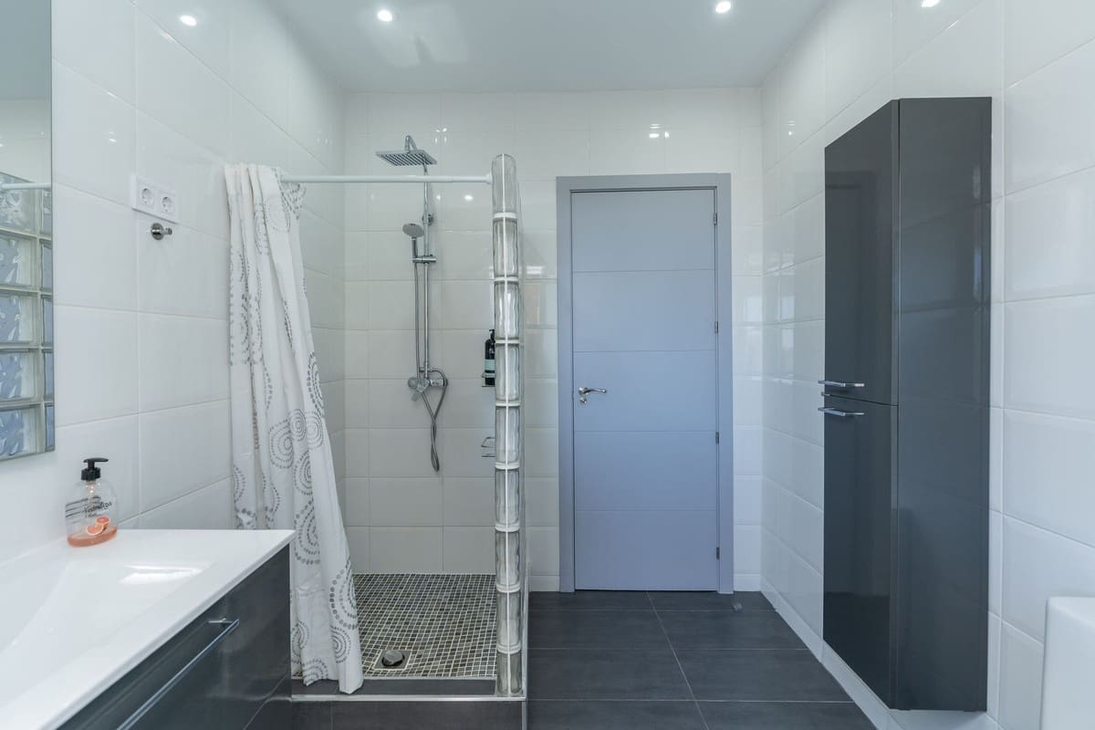 4 slaapkamer Villa te koop in Marbella met zwembad garage - € 1.180.000 (Ref: 9217786)