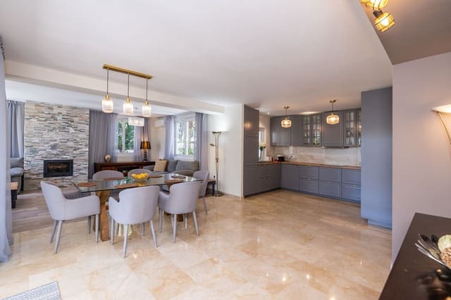 4 makuuhuone Huvila myytävänä paikassa Marbesa, Marbella mukana uima-altaan 
autotalli - 1 180 000 € (Ref: 9217786)