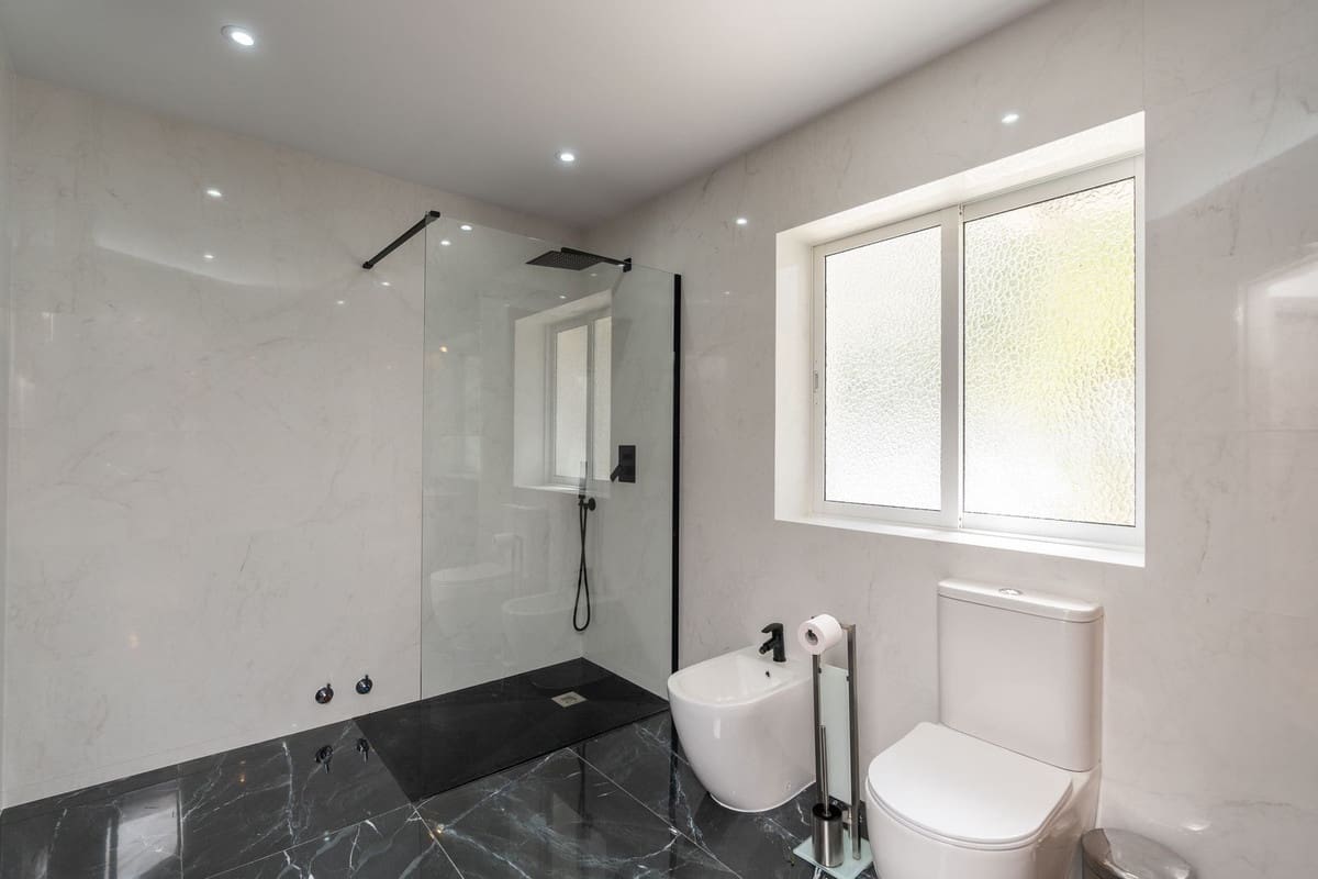 4 slaapkamer Villa te koop in Marbella met zwembad garage - € 1.180.000 (Ref: 9217786)