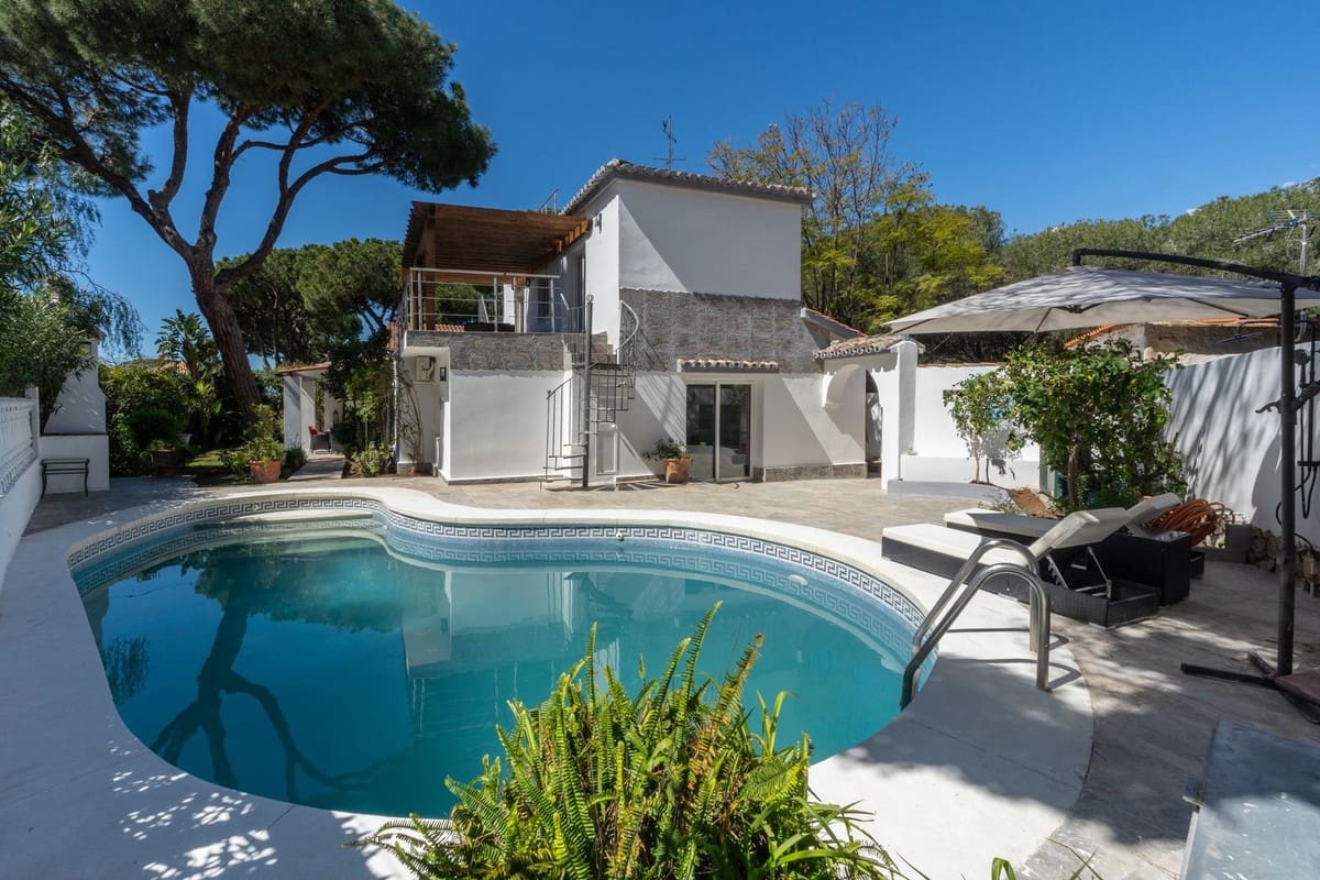 4 slaapkamer Villa te koop in Marbella met zwembad garage - € 1.180.000 (Ref: 9217786)