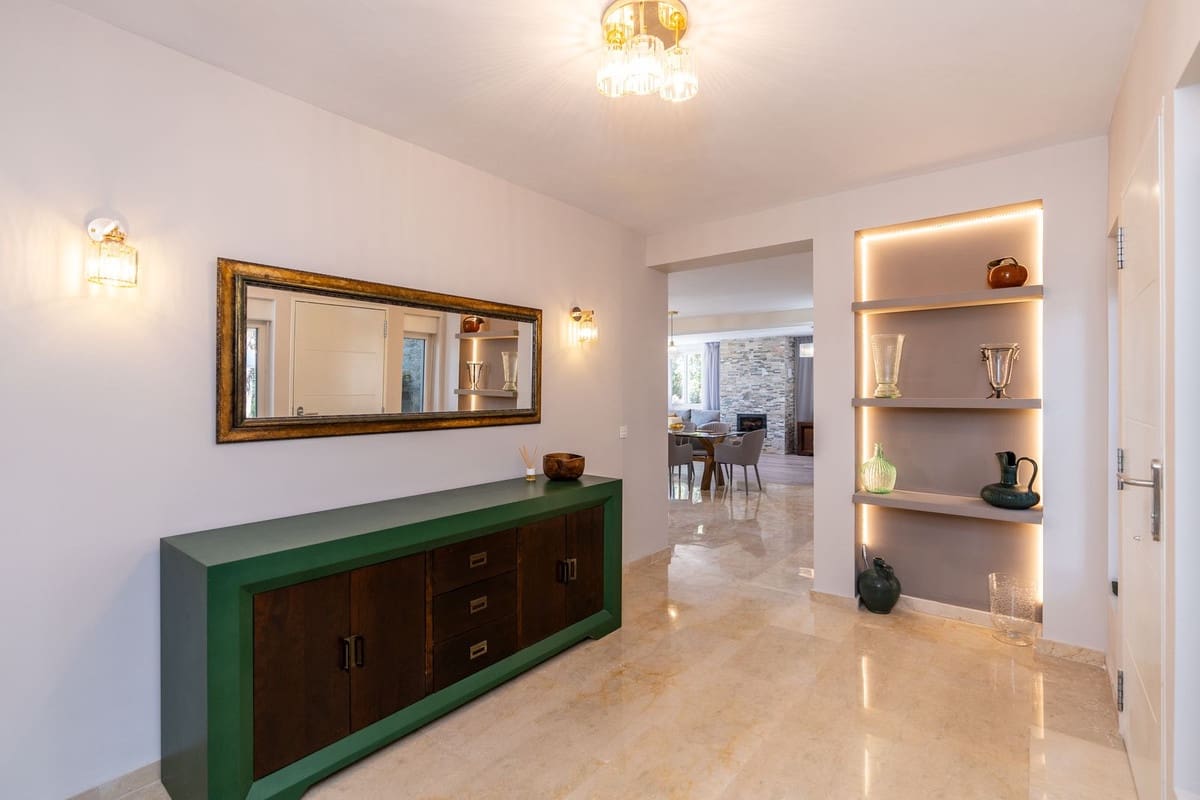 4 slaapkamer Villa te koop in Marbella met zwembad garage - € 1.180.000 (Ref: 9217786)