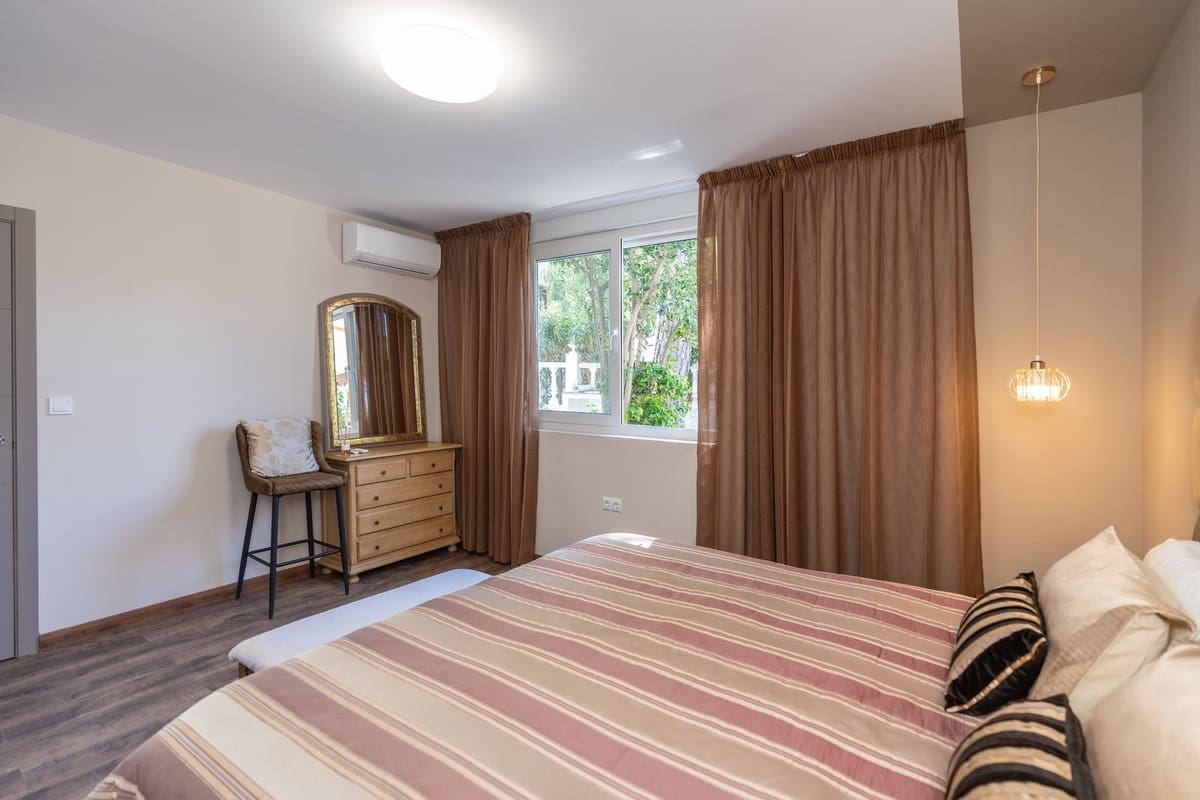 4 slaapkamer Villa te koop in Marbella met zwembad garage - € 1.180.000 (Ref: 9217786)
