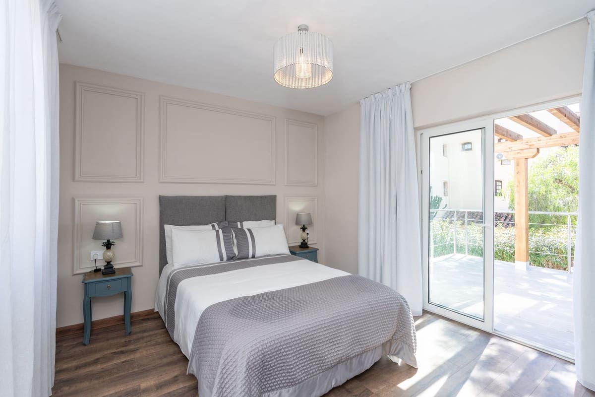 4 slaapkamer Villa te koop in Marbella met zwembad garage - € 1.180.000 (Ref: 9217786)