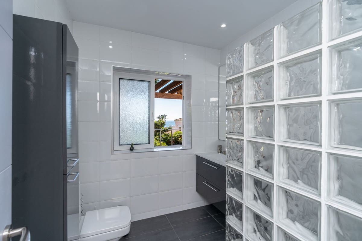 4 slaapkamer Villa te koop in Marbella met zwembad garage - € 1.180.000 (Ref: 9217786)