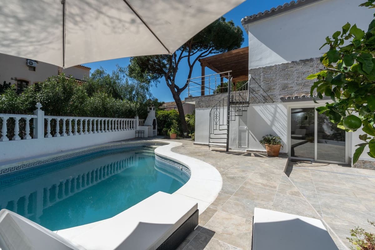 4 slaapkamer Villa te koop in Marbella met zwembad garage - € 1.180.000 (Ref: 9217786)