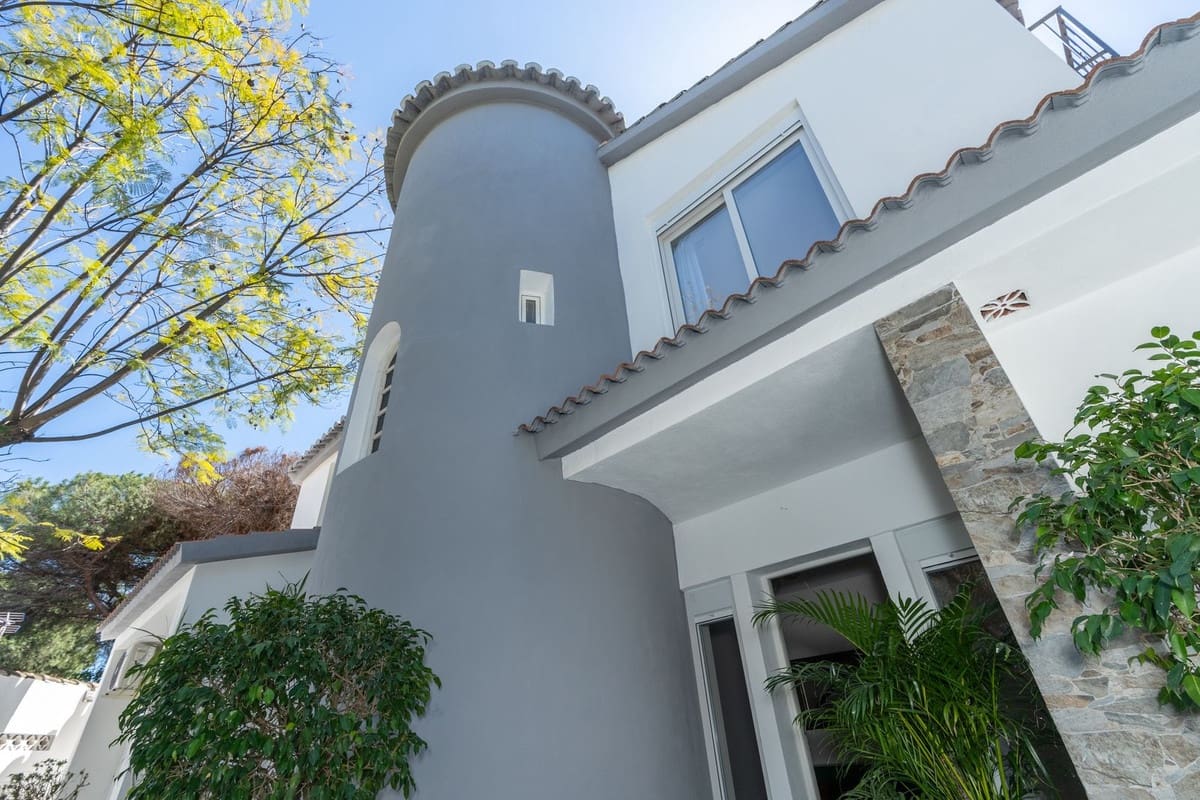 4 slaapkamer Villa te koop in Marbella met zwembad garage - € 1.180.000 (Ref: 9217786)