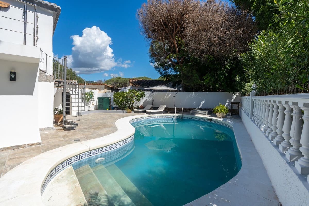 4 slaapkamer Villa te koop in Marbella met zwembad garage - € 1.180.000 (Ref: 9217786)