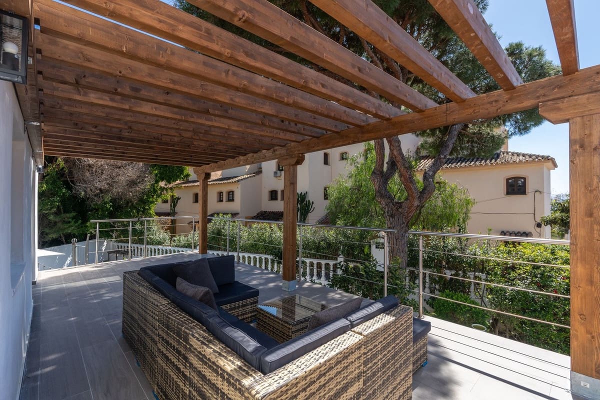 4 slaapkamer Villa te koop in Marbella met zwembad garage - € 1.180.000 (Ref: 9217786)