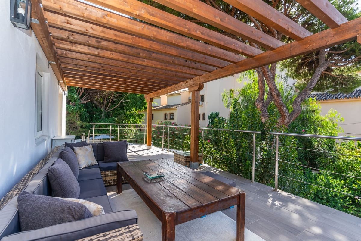 4 slaapkamer Villa te koop in Marbella met zwembad garage - € 1.180.000 (Ref: 9217786)