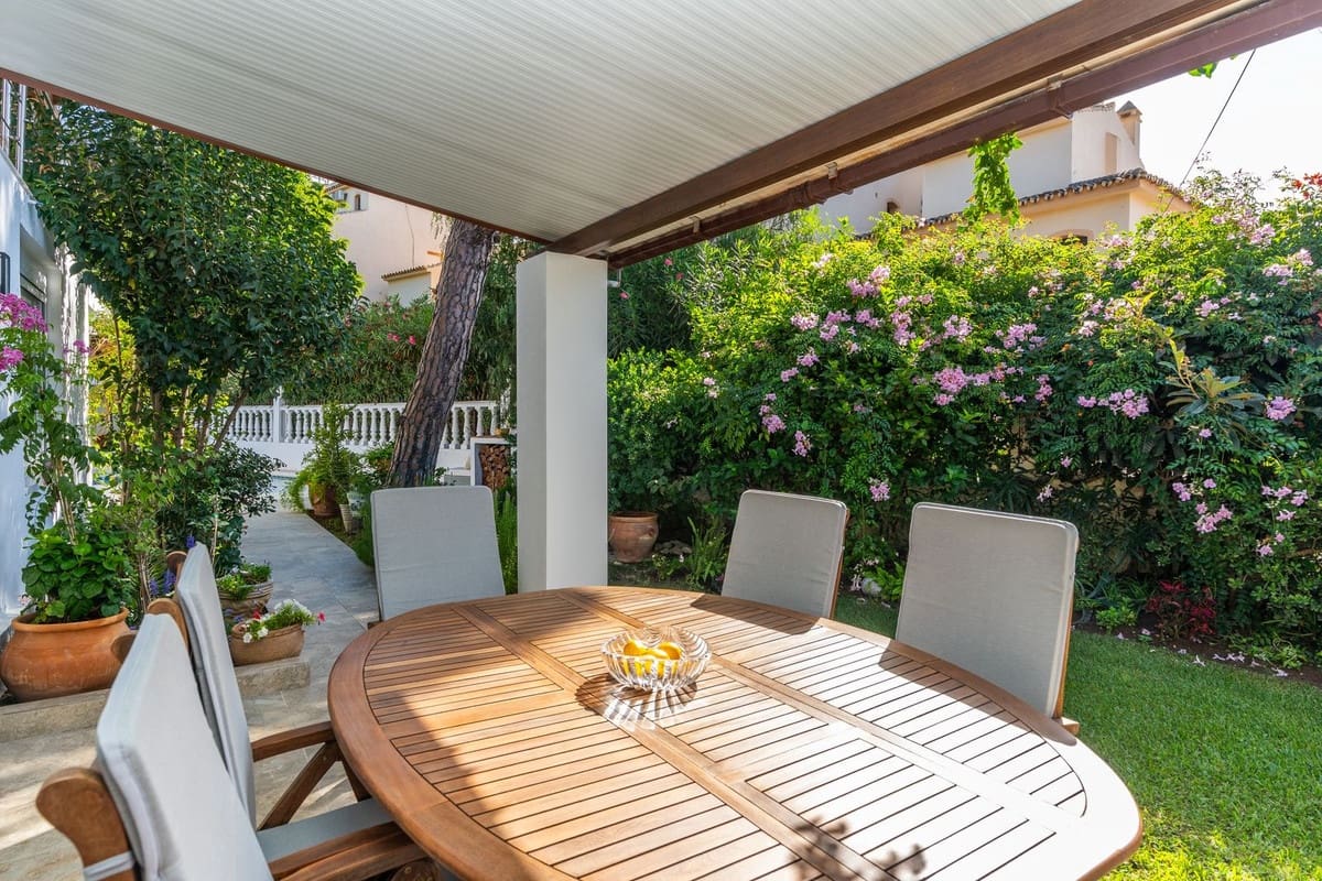 4 slaapkamer Villa te koop in Marbella met zwembad garage - € 1.180.000 (Ref: 9217786)