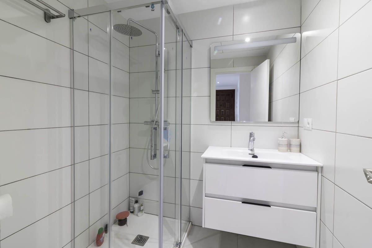 3 soveværelse Lejlighed til salg i Los Flamingos med swimmingpool - € 650.000 (Ref: 9276562)