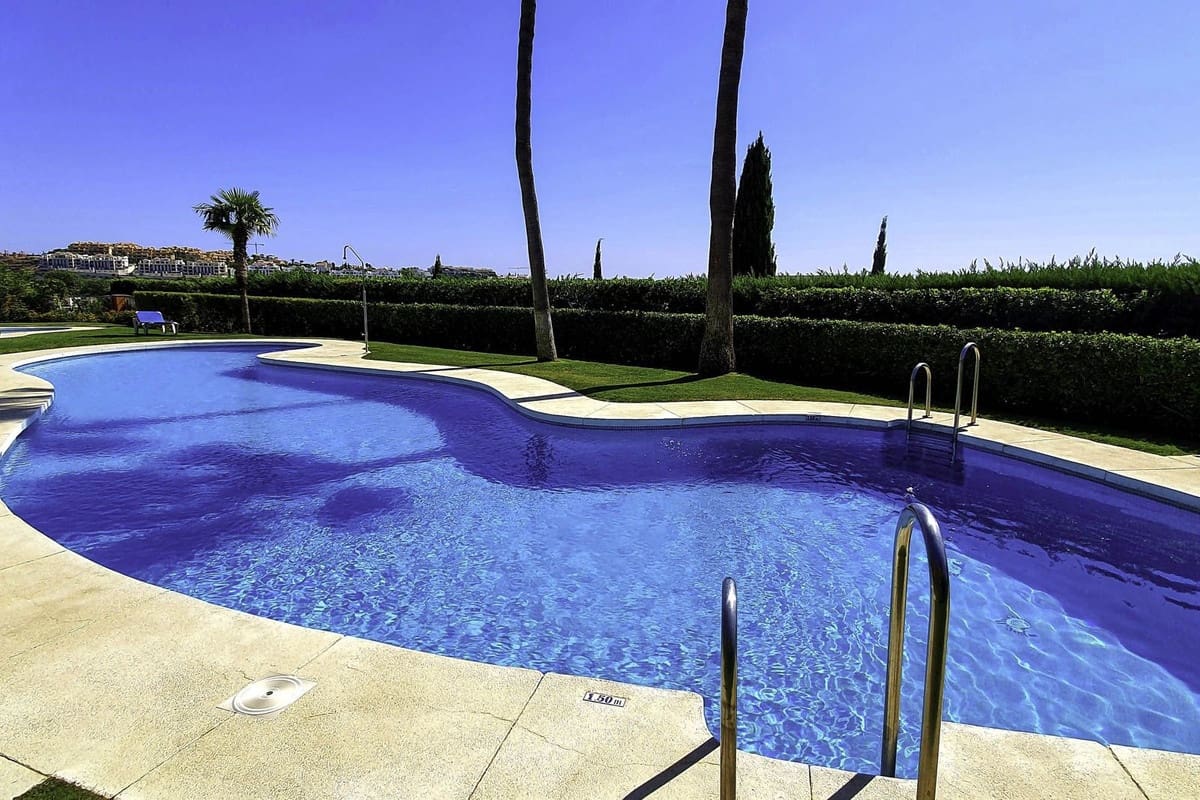 3 soveværelse Lejlighed til salg i Los Flamingos med swimmingpool - € 650.000 (Ref: 9276562)