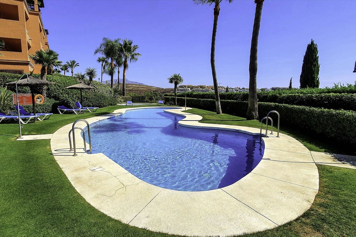 3 soveværelse Lejlighed til salg i Los Flamingos med swimmingpool - € 650.000 (Ref: 9276562)