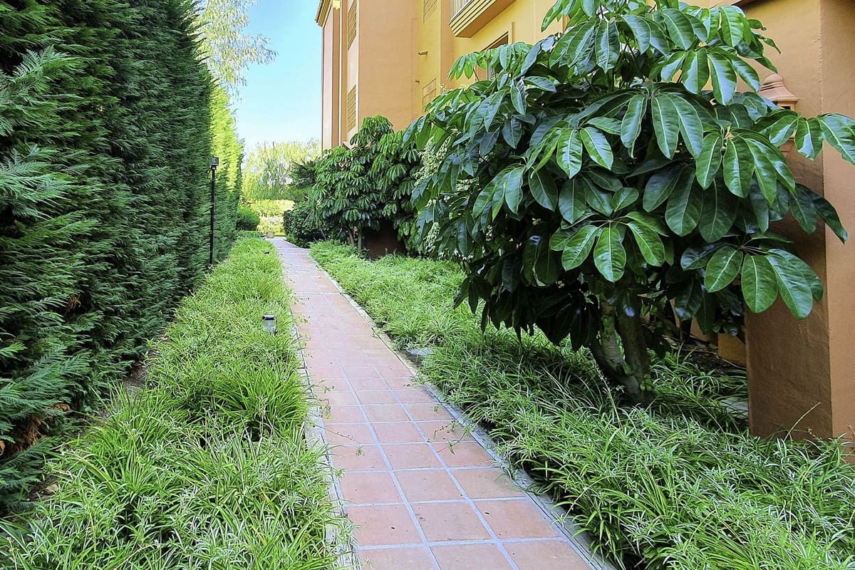 3 soveværelse Lejlighed til salg i Los Flamingos med swimmingpool - € 650.000 (Ref: 9276562)