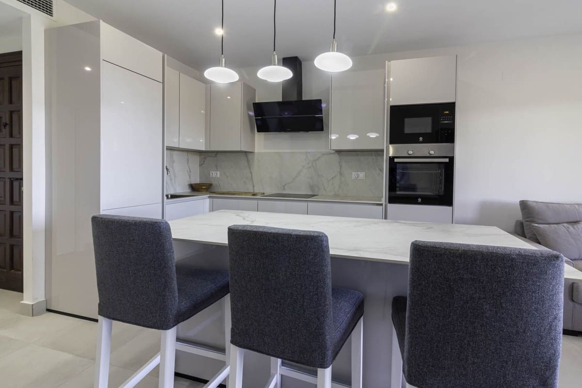 3 soveværelse Lejlighed til salg i Los Flamingos med swimmingpool - € 599.500 (Ref: 9276562)