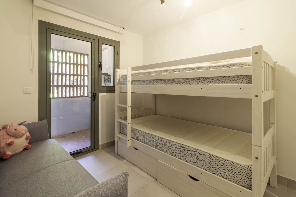 3 soveværelse Lejlighed til salg i Los Flamingos med swimmingpool - € 599.500 (Ref: 9276562)