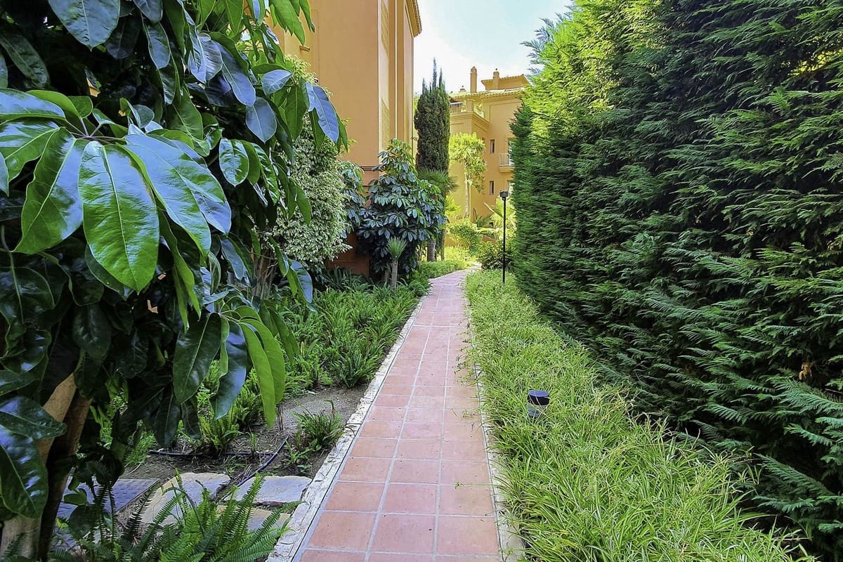 3 soveværelse Lejlighed til salg i Los Flamingos med swimmingpool - € 599.500 (Ref: 9276562)