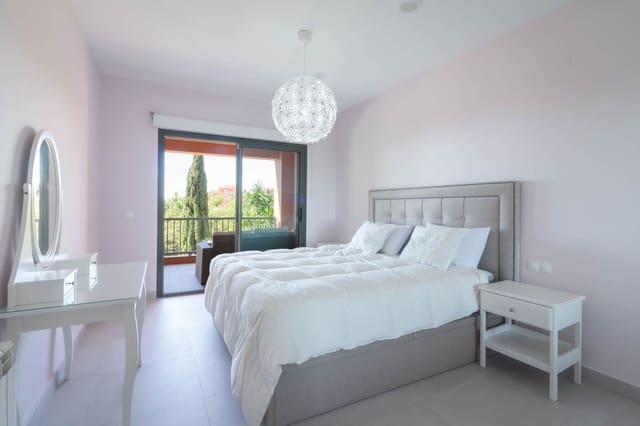 Apartamento de 3 habitaciones en Los Flamingos, Benahavís en venta con piscina garaje - 599.500 € (Ref: 9276562)