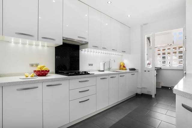 3 Zimmer Apartment zu verkaufen in San Pedro de Alcántara Pueblo, Marbella mit Pool - 592.500 € (Ref: 9306395)