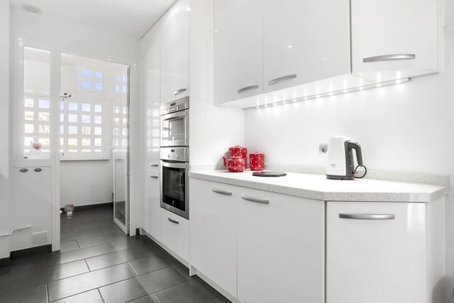 3 Zimmer Apartment zu verkaufen in San Pedro de Alcántara Pueblo, Marbella mit Pool - 592.500 € (Ref: 9306395)