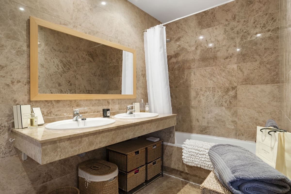 3 soveværelse Lejlighed til salg i San Pedro de Alcantara med swimmingpool - € 592.500 (Ref: 9306395)