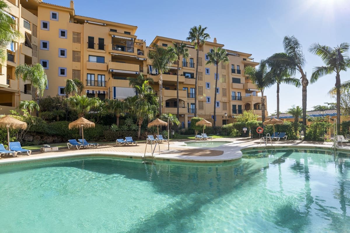 3 soveværelse Lejlighed til salg i San Pedro de Alcantara med swimmingpool - € 592.500 (Ref: 9306395)