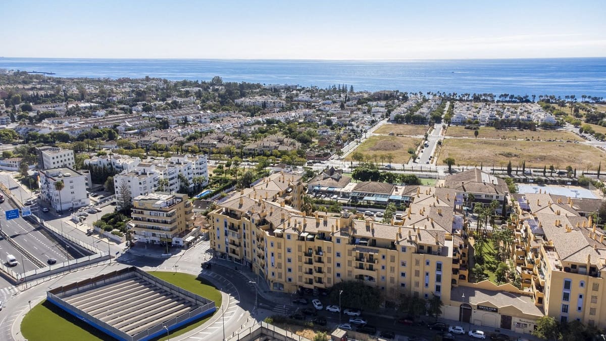 3 soveværelse Lejlighed til salg i San Pedro de Alcantara med swimmingpool - € 592.500 (Ref: 9306395)