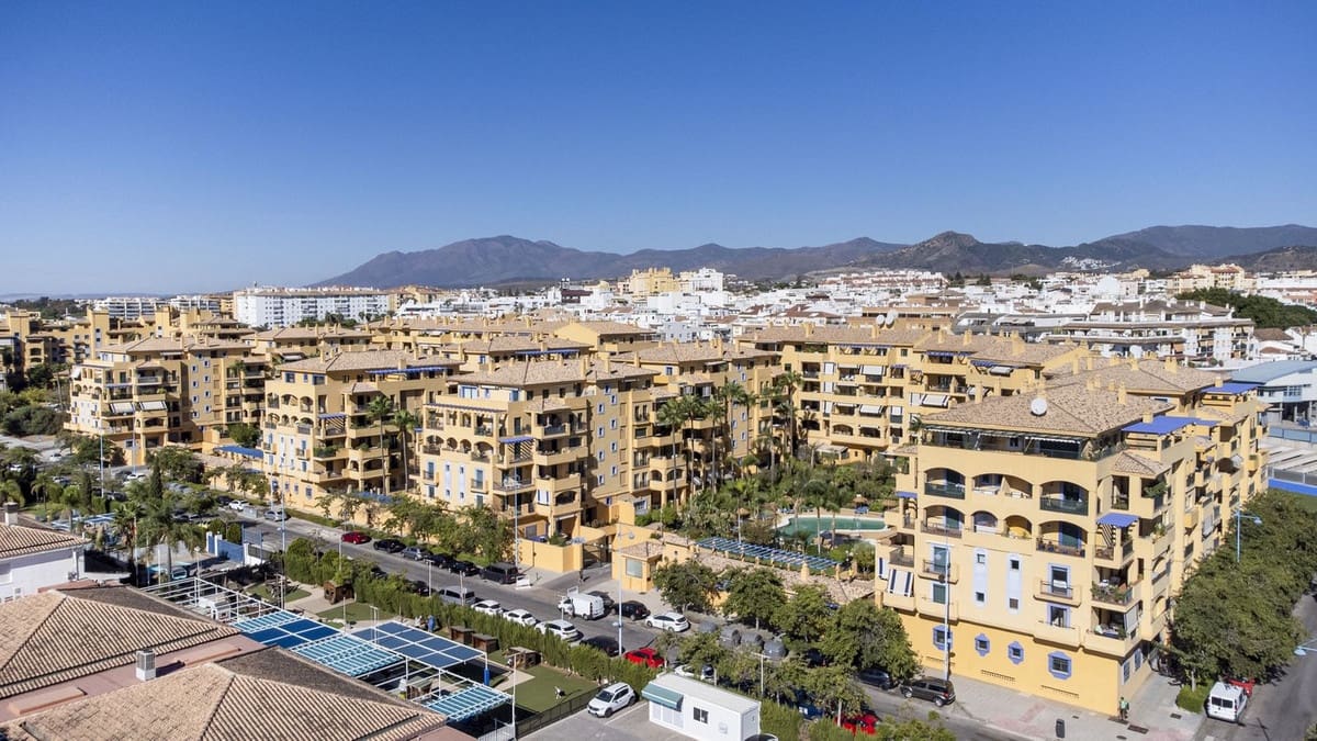 3 soveværelse Lejlighed til salg i San Pedro de Alcantara med swimmingpool - € 592.500 (Ref: 9306395)