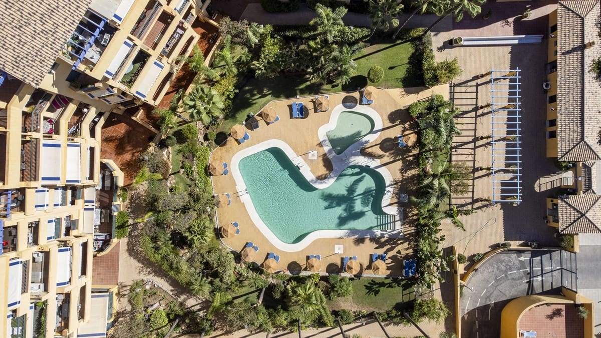 3 soveværelse Lejlighed til salg i San Pedro de Alcantara med swimmingpool - € 592.500 (Ref: 9306395)