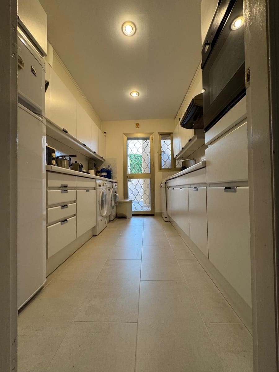 2 sovrum Lägenhet till salu i Nueva Andalucia med pool - 590 000 € (Ref: 9324355)