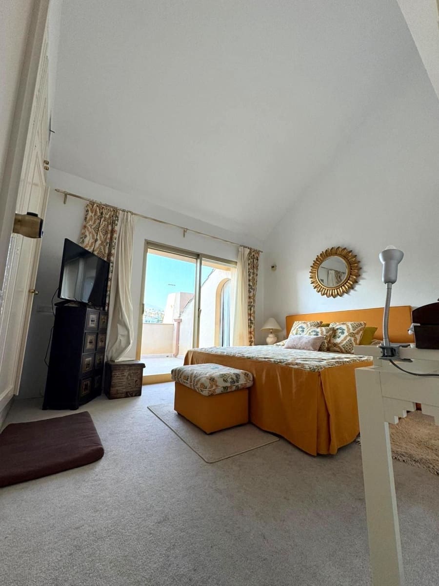 2 sovrum Lägenhet till salu i Nueva Andalucia med pool - 590 000 € (Ref: 9324355)