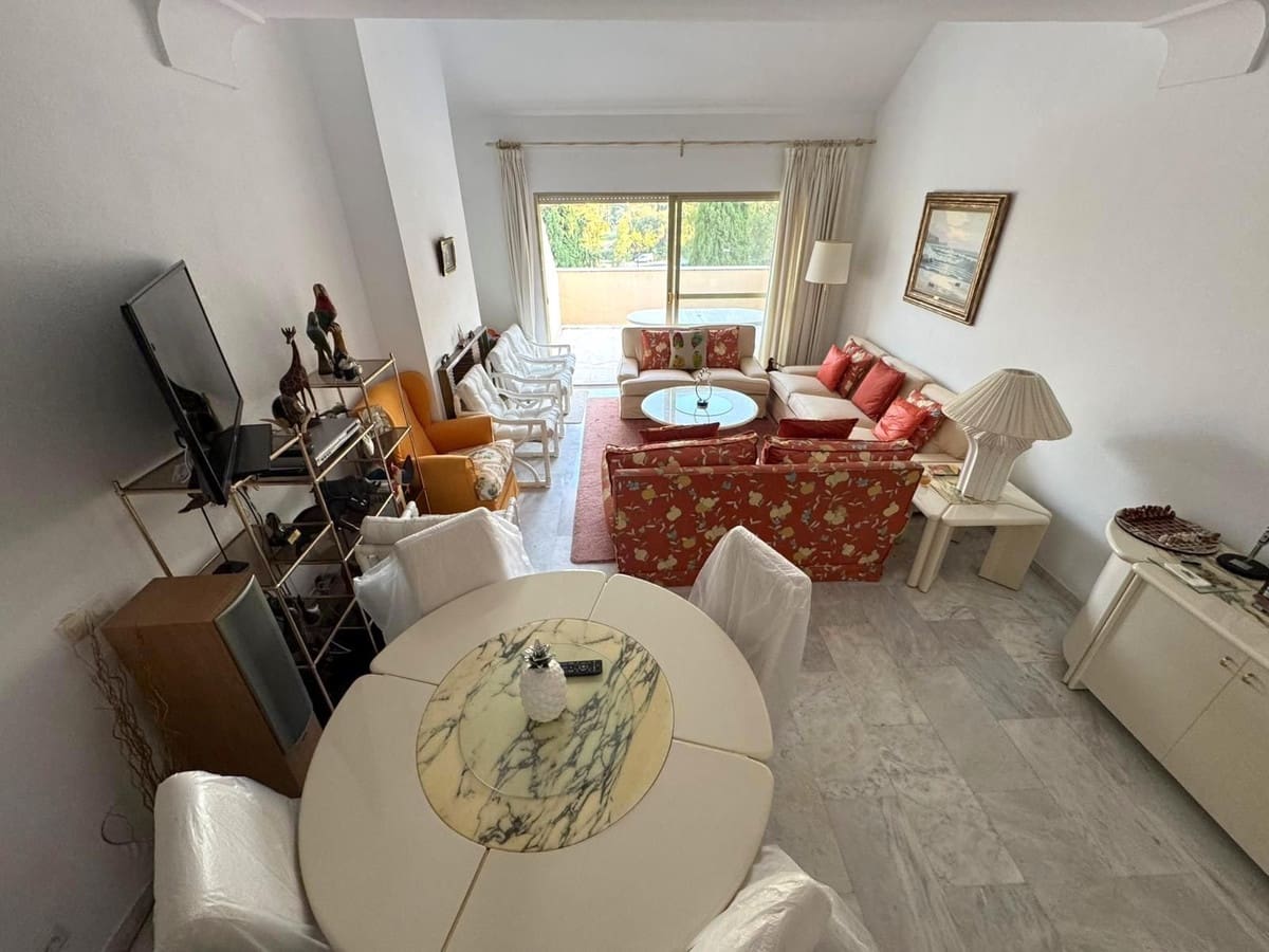 2 sovrum Lägenhet till salu i Nueva Andalucia med pool - 590 000 € (Ref: 9324355)