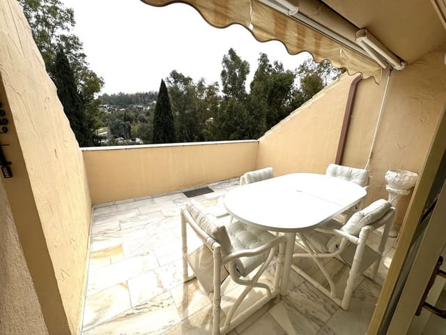 Apartamento de 2 habitaciones en Los Naranjos, Marbella en venta con piscina - 590.000 € (Ref: 9324355)