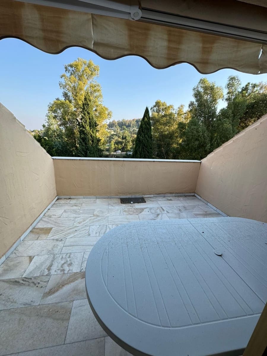 2 sovrum Lägenhet till salu i Nueva Andalucia med pool - 590 000 € (Ref: 9324355)