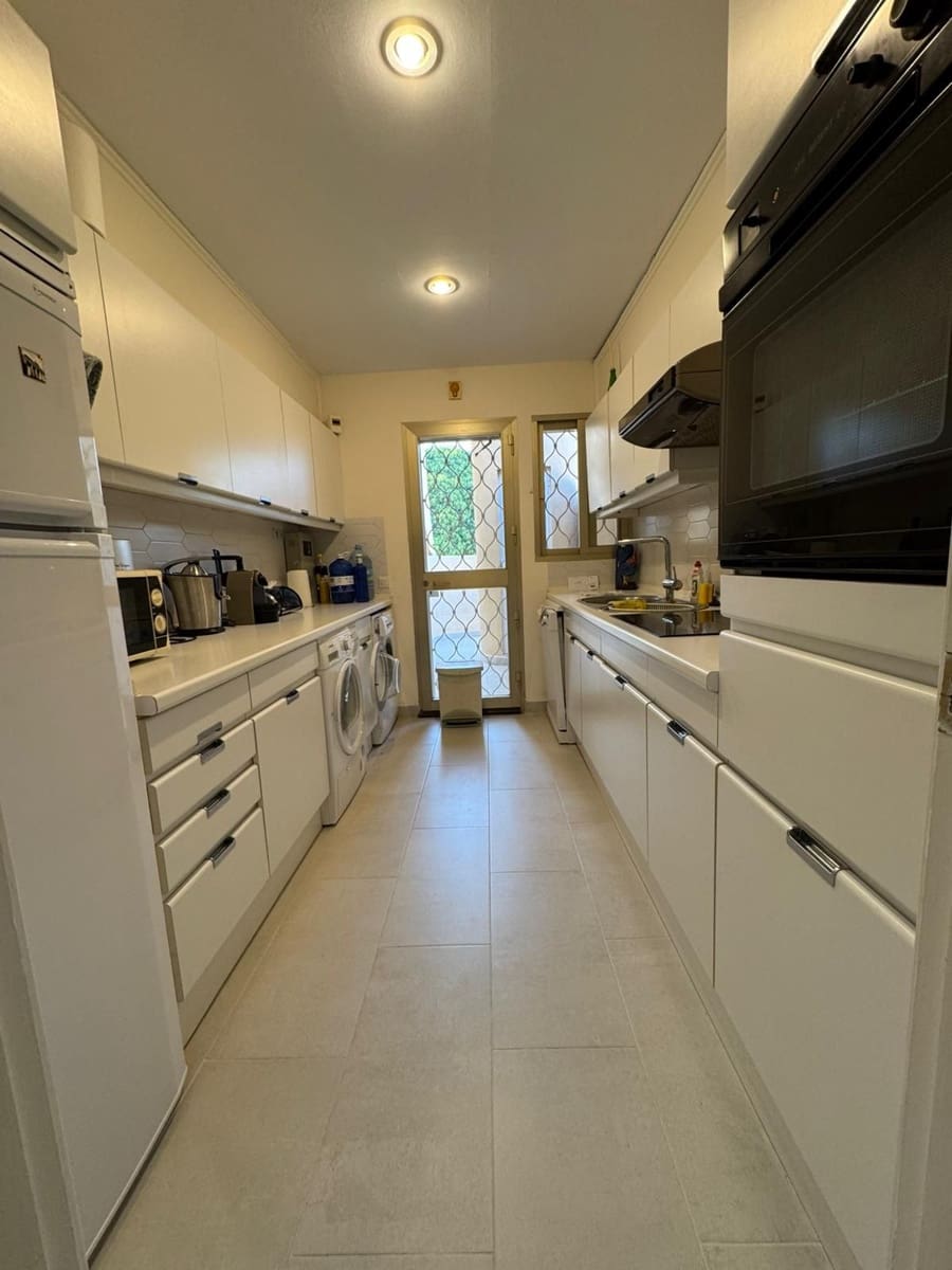 2 sovrum Lägenhet till salu i Nueva Andalucia med pool - 590 000 € (Ref: 9324355)