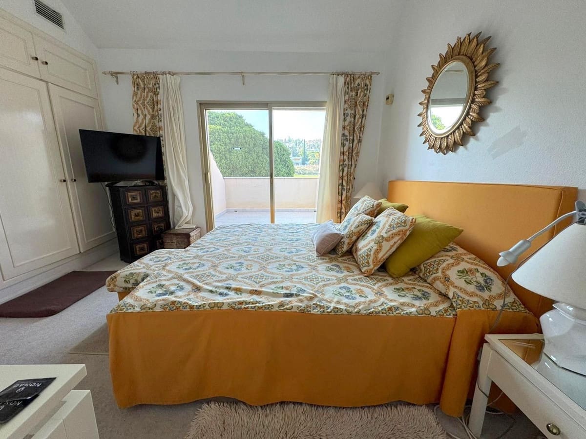 2 sovrum Lägenhet till salu i Nueva Andalucia med pool - 590 000 € (Ref: 9324355)