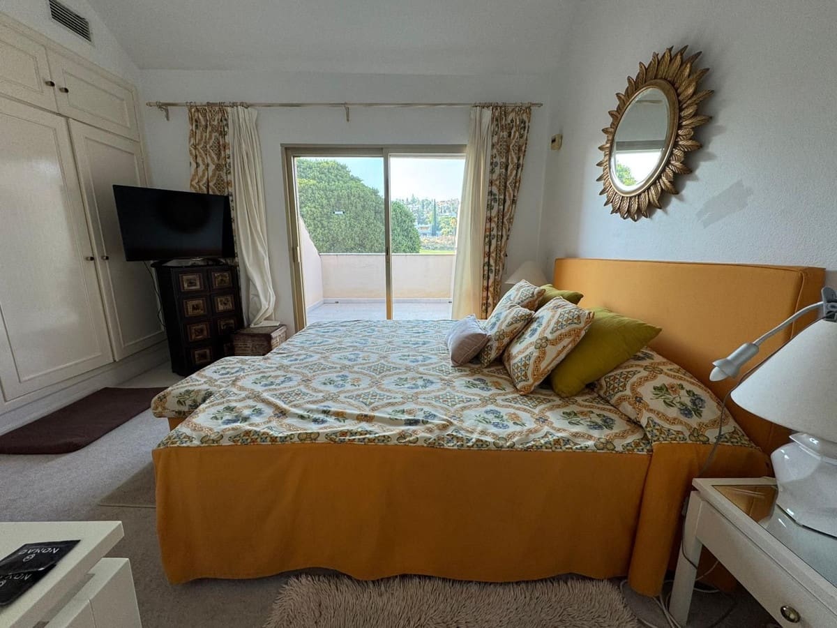 2 sovrum Lägenhet till salu i Nueva Andalucia med pool - 590 000 € (Ref: 9324355)