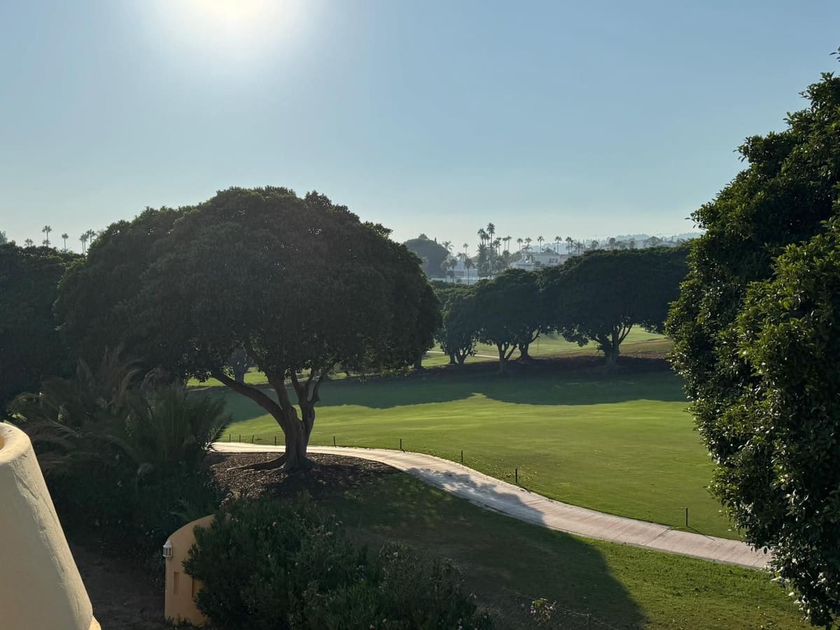 2 sovrum Lägenhet till salu i Nueva Andalucia med pool - 590 000 € (Ref: 9324355)