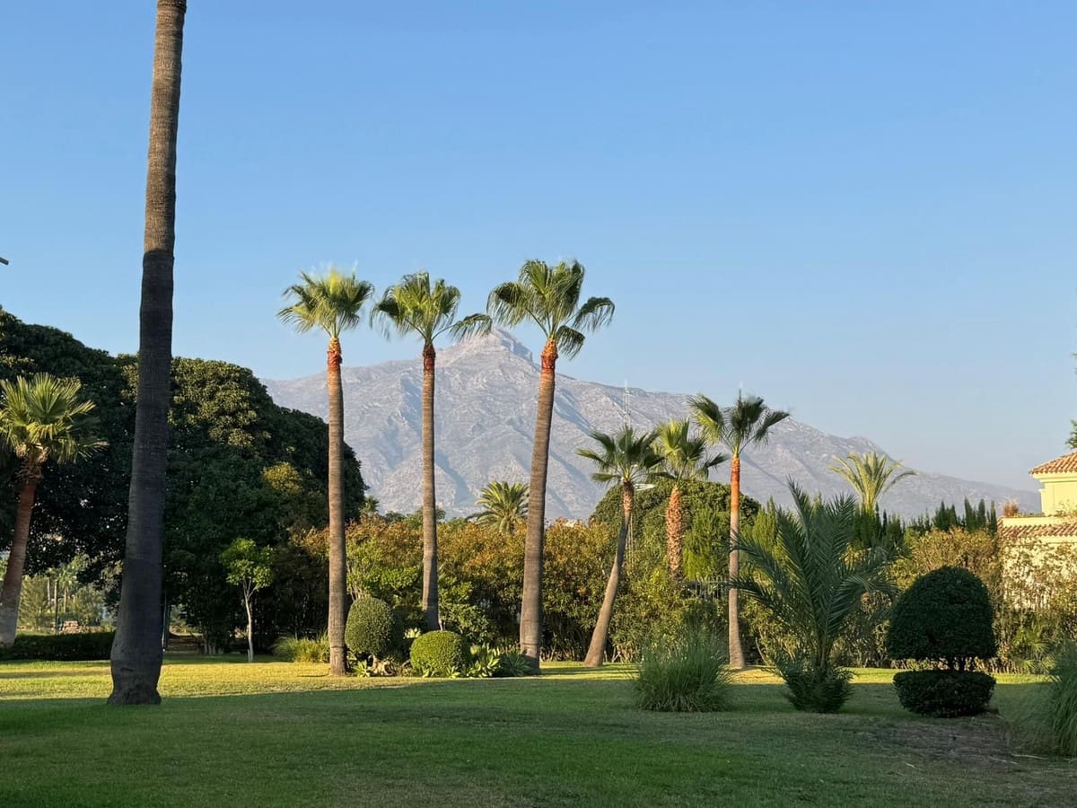 2 sovrum Lägenhet till salu i Nueva Andalucia med pool - 590 000 € (Ref: 9324355)