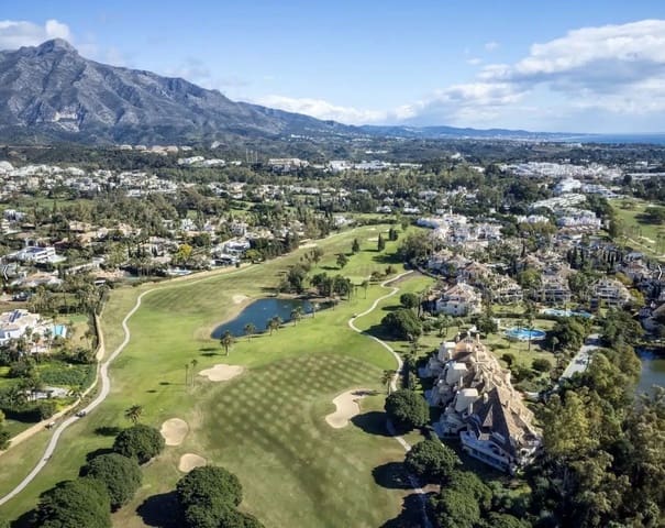 Apartamento de 2 habitaciones en Los Naranjos, Marbella en venta con piscina - 590.000 € (Ref: 9324355)