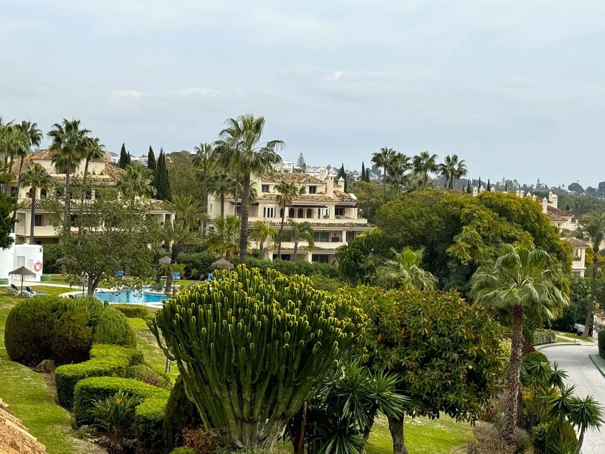 2 sovrum Lägenhet till salu i Nueva Andalucia med pool - 590 000 € (Ref: 9324355)