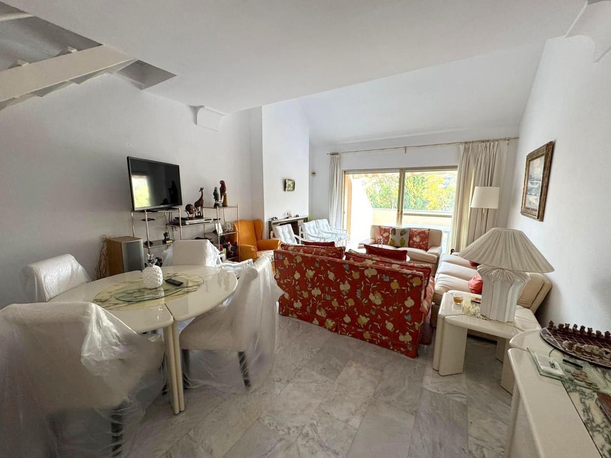 2 soverom Leilighet til salgs i Nueva Andalucia med svømmebasseng - € 590 000 (Ref: 9324355)