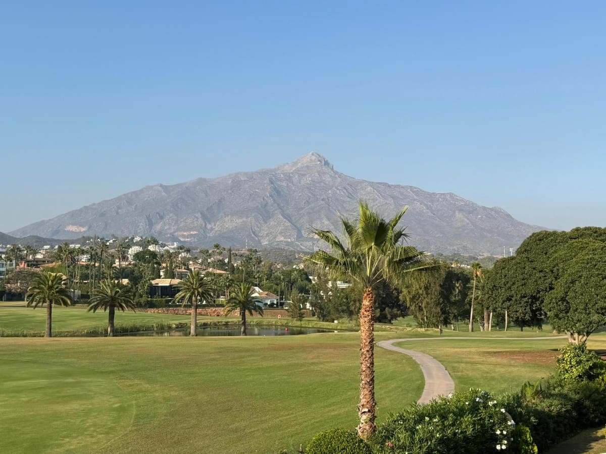 2 soverom Leilighet til salgs i Nueva Andalucia med svømmebasseng - € 590 000 (Ref: 9324355)