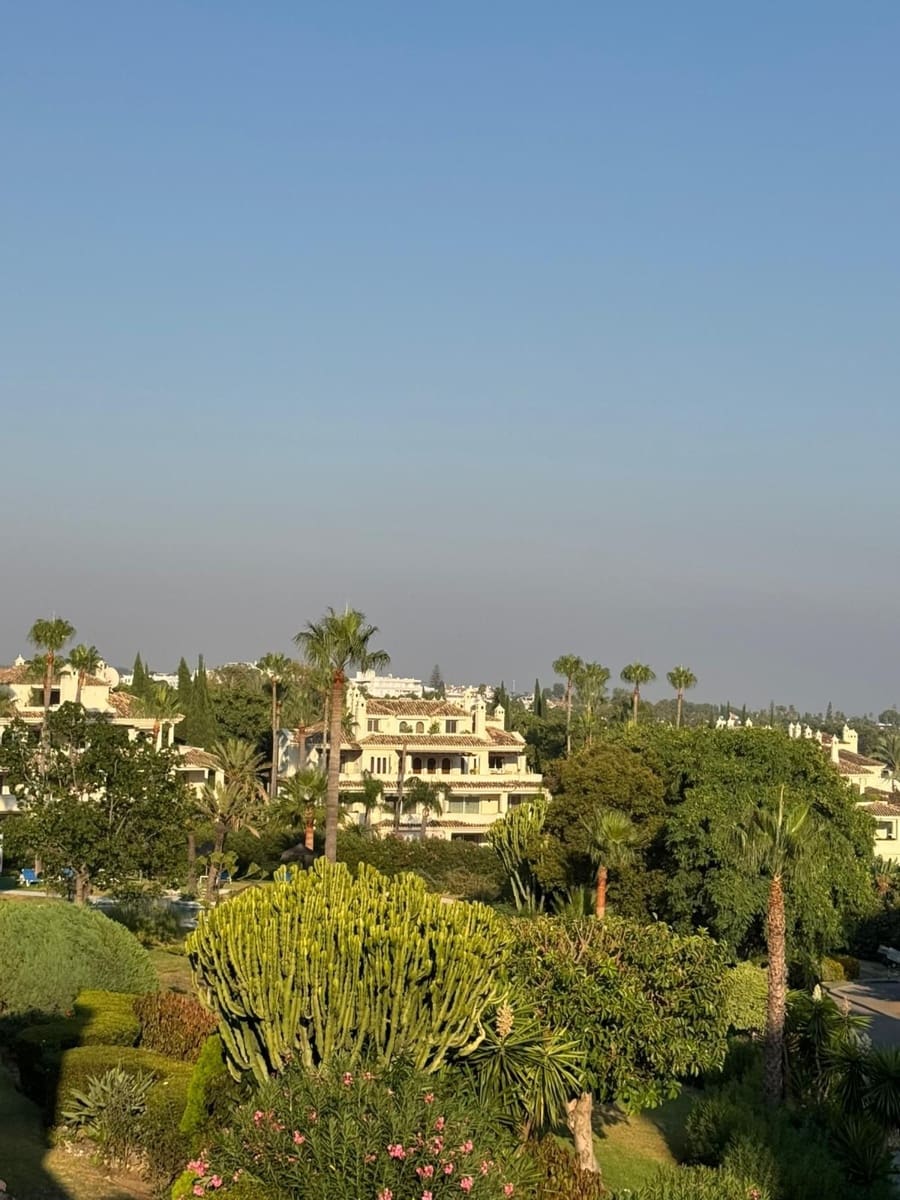2 soverom Leilighet til salgs i Nueva Andalucia med svømmebasseng - € 590 000 (Ref: 9324355)