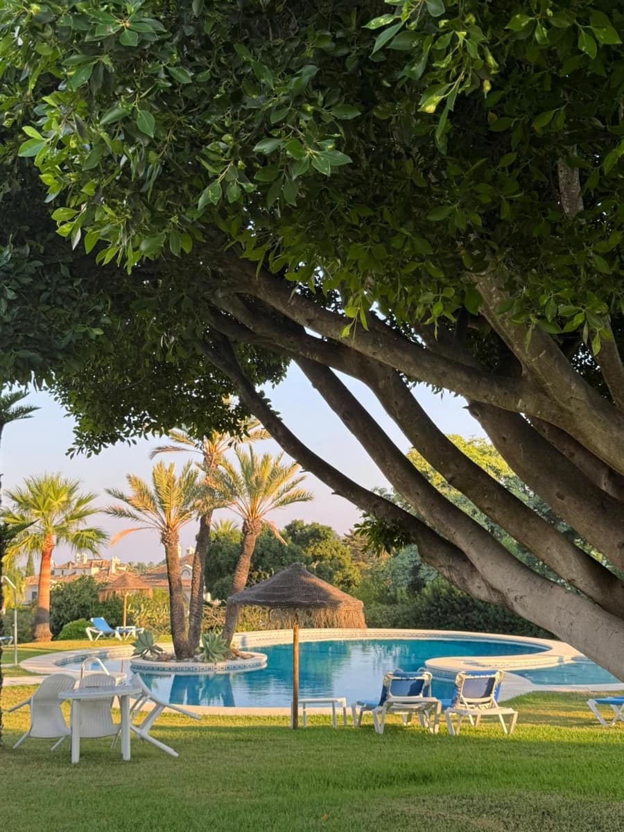 2 soverom Leilighet til salgs i Nueva Andalucia med svømmebasseng - € 590 000 (Ref: 9324355)