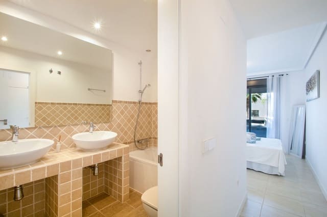 Apartamento de 2 habitaciones en La Concha - Resina Golf, Estepona en venta con piscina - 379.000 € (Ref: 9326692)