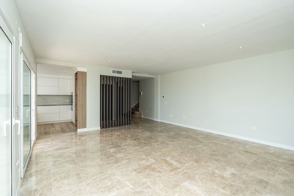 Apartamento de 3 habitaciones en Marbella en venta con piscina - 795.000 € (Ref: 9338520)