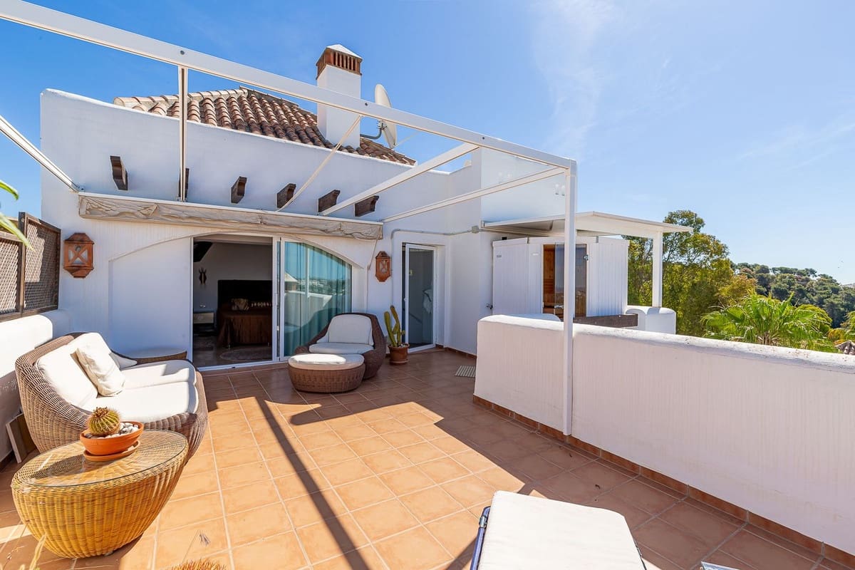 2 soverom Leilighet til salgs i Nueva Andalucia med svømmebasseng - € 995 000 (Ref: 9338523)