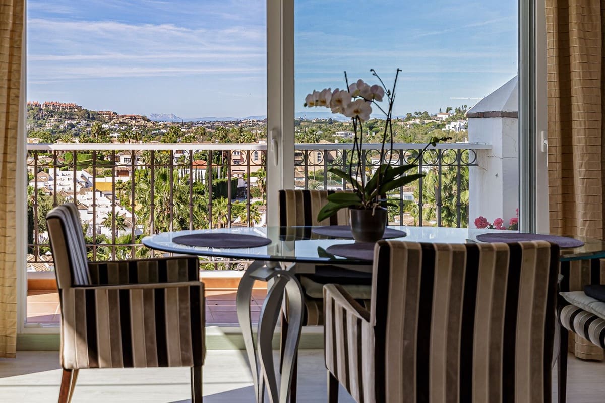 2 soverom Leilighet til salgs i Nueva Andalucia med svømmebasseng - € 995 000 (Ref: 9338523)