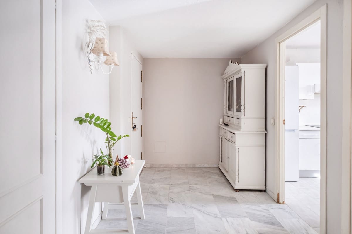 2 slaapkamer Appartement te koop in Nueva Andalucia met zwembad - € 395.000 (Ref: 9342161)